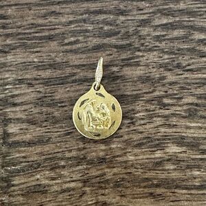 ✝️ New Vintage Gold Tone Round Religious Pendant Charm